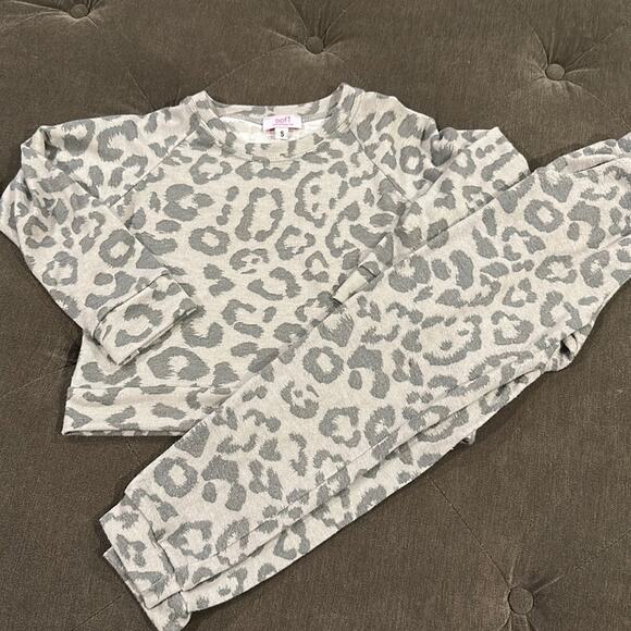 Sofi leopard sweatshirt & sweatpants size 5 - Picture 2 of 7
